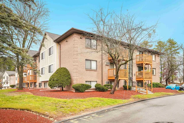 $275,000 | 6 Lancelot Court, Unit 2, Salem, NH 03079