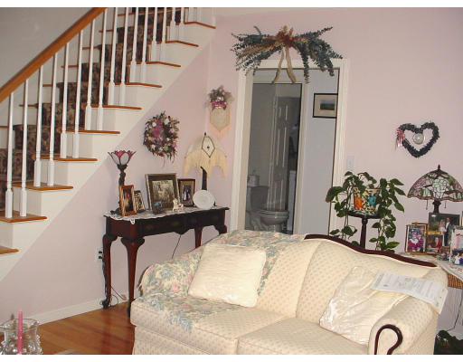 31 Cold Spring Drive, Unit C Sutton, MA 01590 - Photo 4 of 20 a bedroom with bed and a dresser