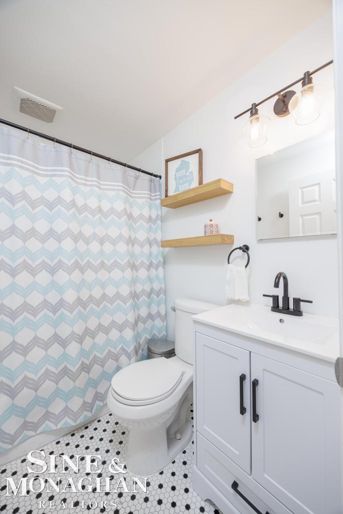 318 Kerby Road Grosse Pointe, MI 48236 - Photo 8 of 47 50204687-e19ff4d8-111a-4165-8ecf-aca0597de3ca.JPG