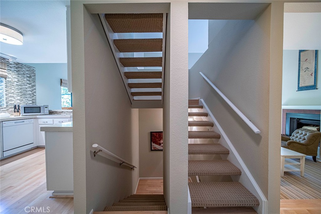 612 Karenken Pines Drive Lake Arrowhead, CA 92391 - Photo 19 of 44 a view of entryway and hall with wooden floor