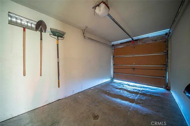 a view of empty room with a ceiling fan