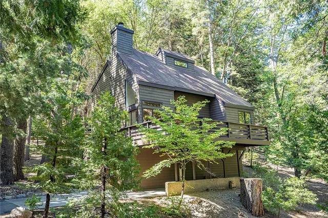 a house view with a outdoor space