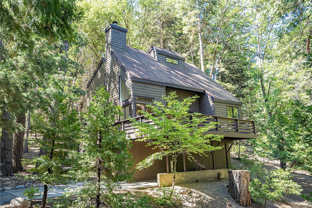 612 Karenken Pines Drive Lake Arrowhead, CA 92391 - Photo 4 of 44 a house view with a outdoor space