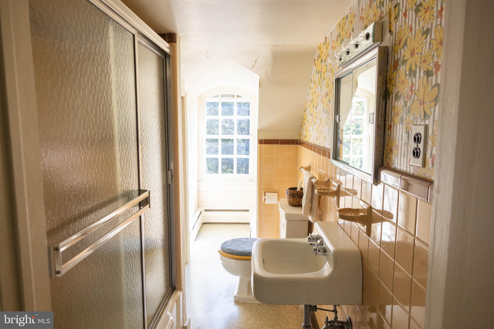 3201 Yellow Springs Road Chester Springs, PA 19425 - Photo 55 of 76 3rd Floor Bath