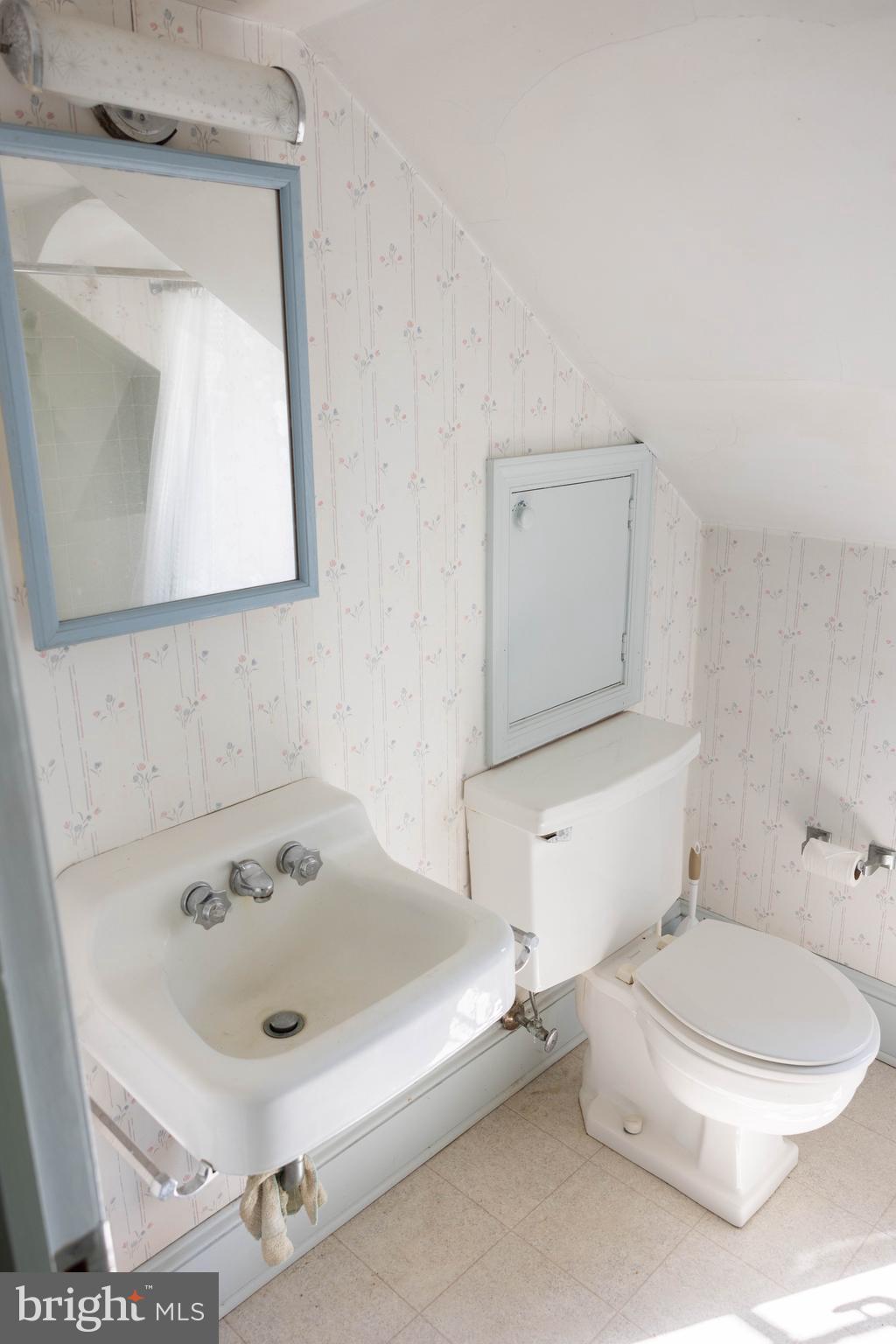 3201 Yellow Springs Road Chester Springs, PA 19425 - Photo 59 of 76 3rd Floor Bath