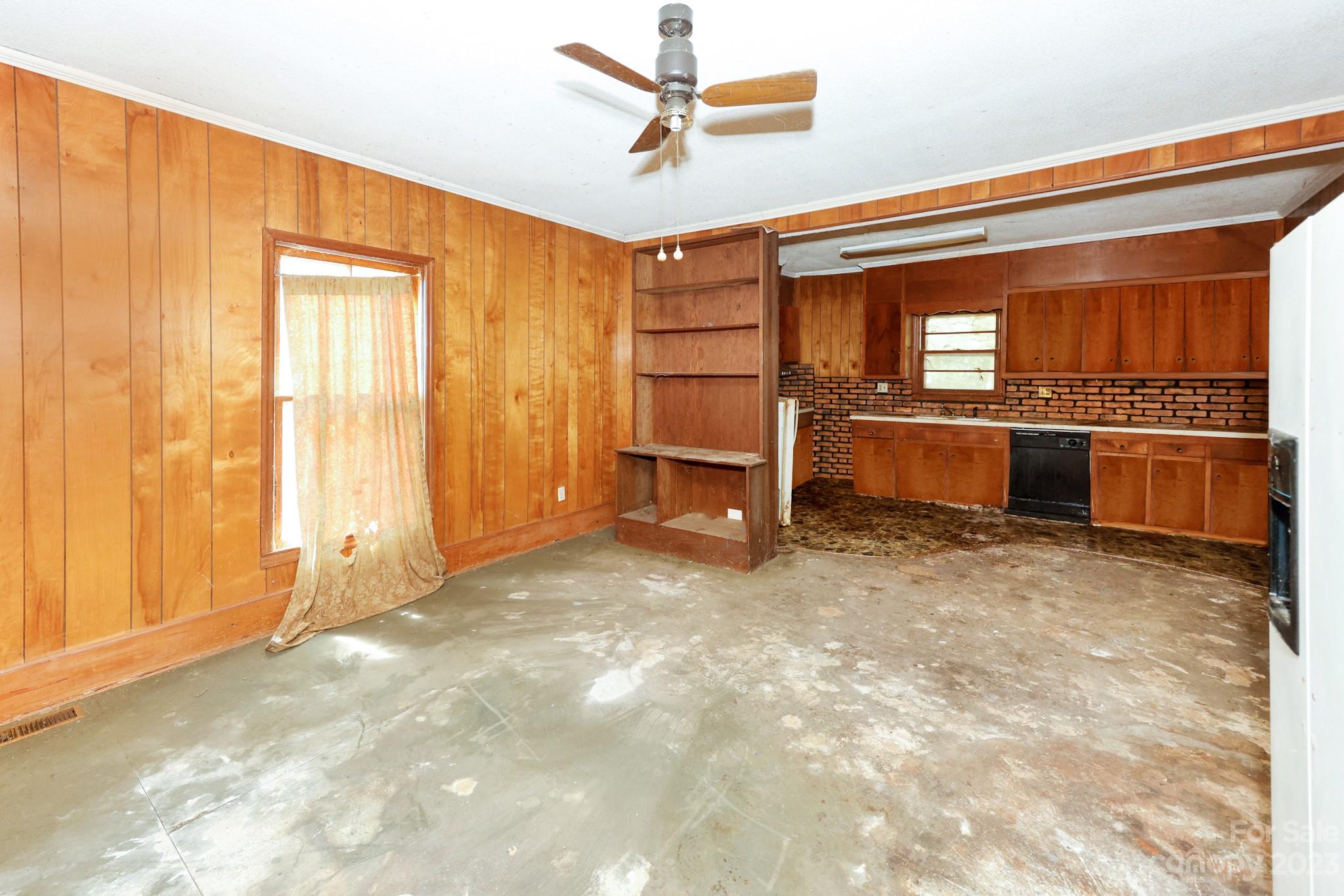 158 Pine Street Rutherfordton, NC 28139 - Photo 12 of 37 a view of a livingroom with furniture and a ceiling fan