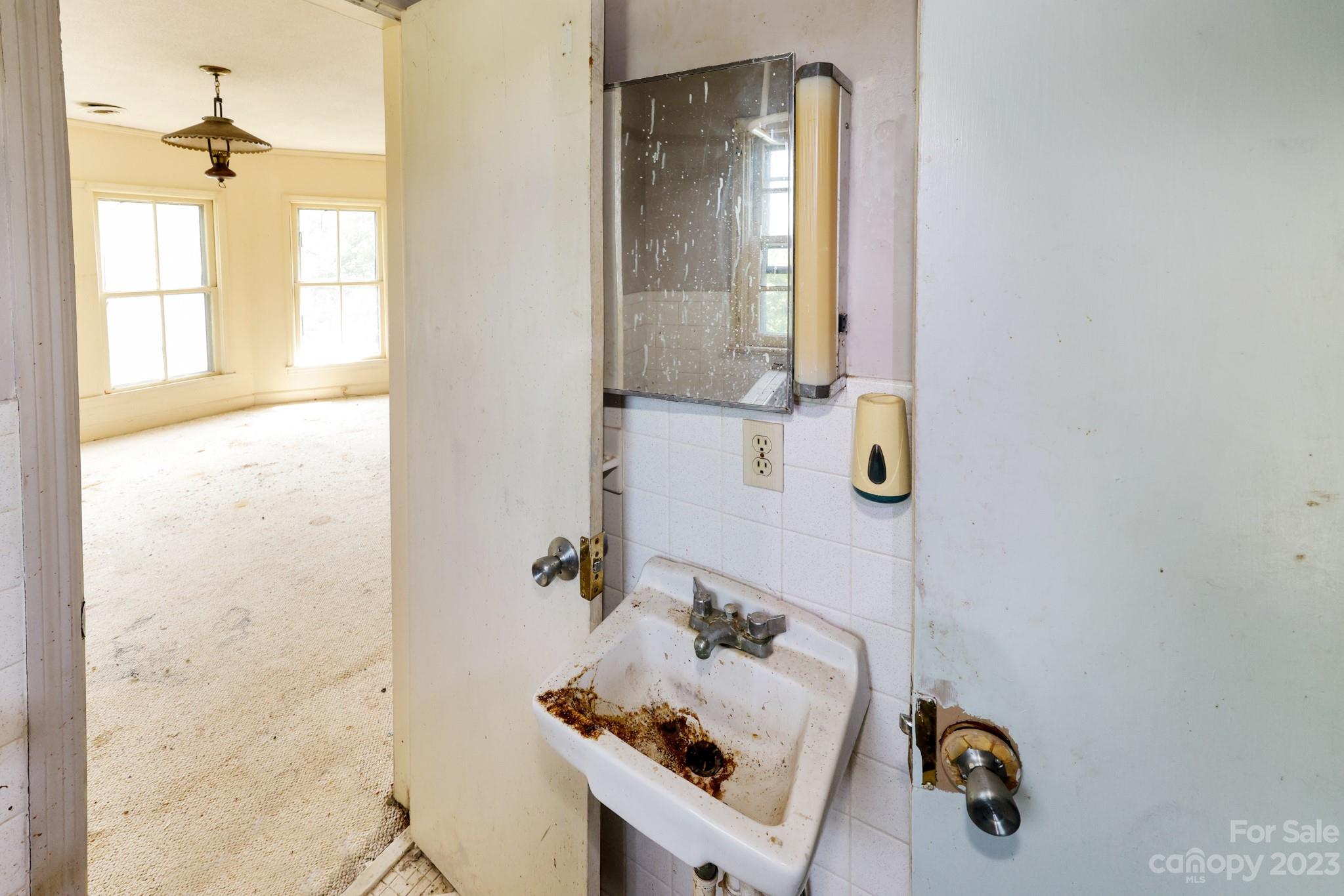 158 Pine Street Rutherfordton, NC 28139 - Photo 24 of 37 a bathroom with a tub and a window