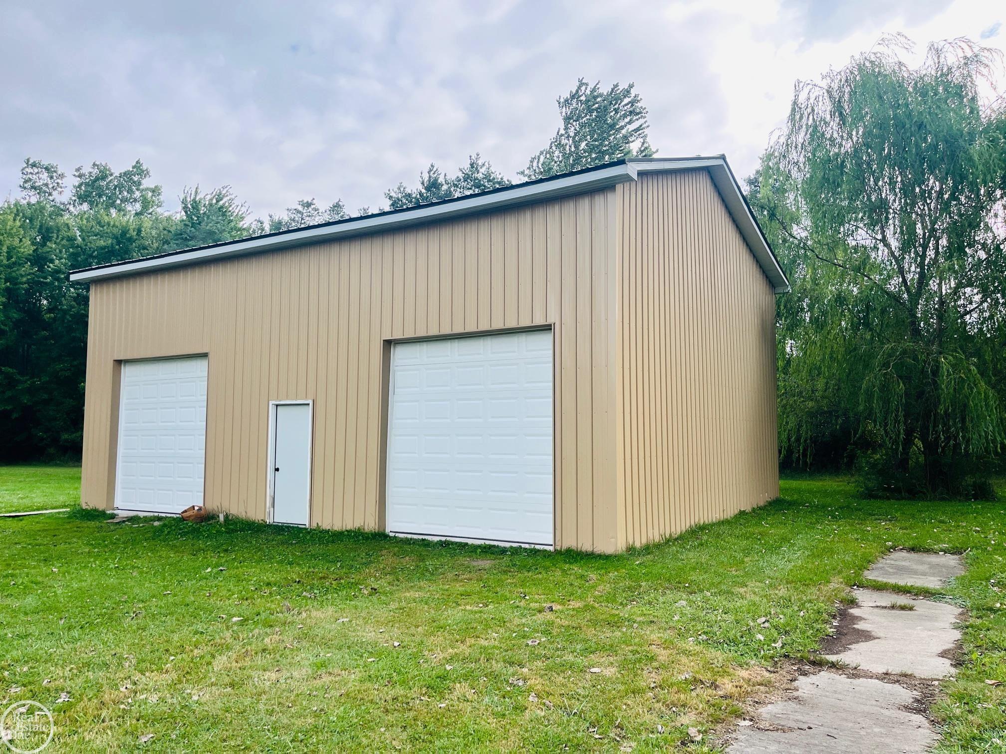 9250 Rynn Road Avoca, MI 48006 - Photo 5 of 42 50219984-8114a60d-1810-453b-8e0d-94c06f0302a5.JPG
