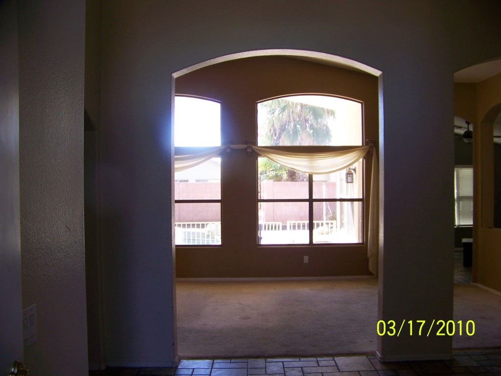 2075 East Smoke Tree Road Gilbert, AZ 85296 - Photo 3 of 6 living