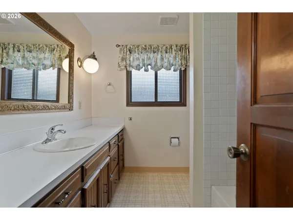 $549,900 | 1650 Northwest Springhill Drive, Albany, OR 97321