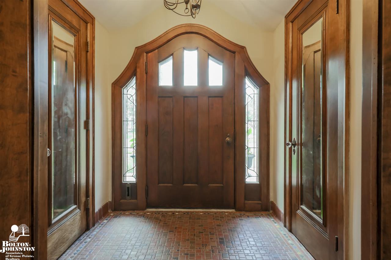 898 Westchester Road Grosse Pointe Park, MI 48230 - Photo 3 of 57