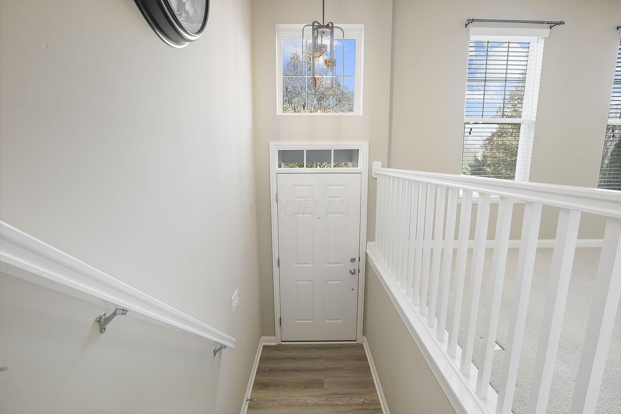6313 Chetti Drive Columbus, OH 43213 - Photo 5 of 88 Front Foyer