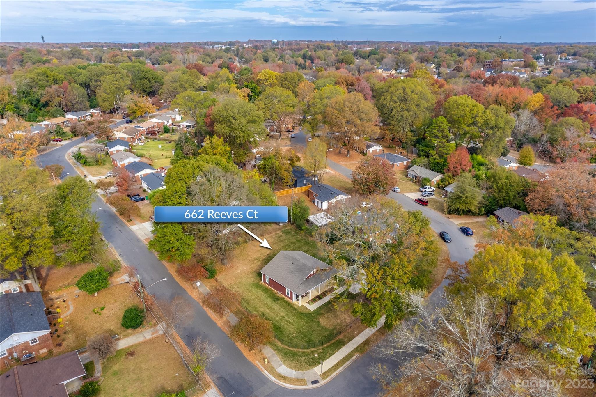 662-664 Reeves Court Charlotte, NC 28208 - Photo 11 of 12 an aerial view of residential houses with outdoor space