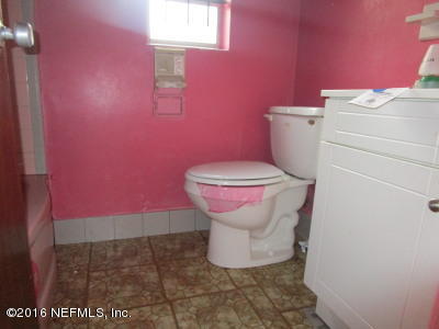 2728 Lippia Road Jacksonville, FL 32209 - Photo 8 of 10 BATHROOM