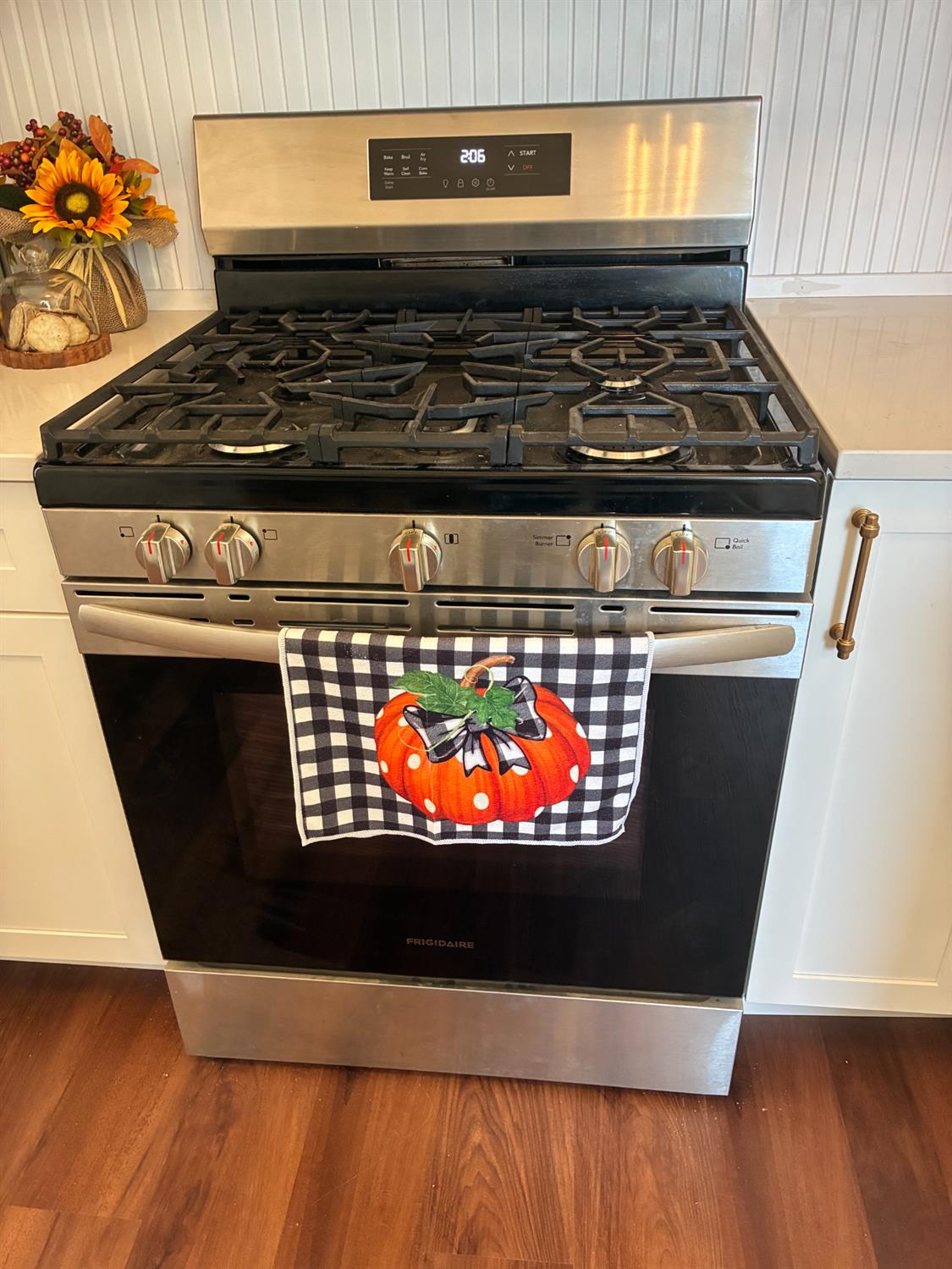 1659 Hazel Street Gridley, CA 95948 - Photo 27 of 70 a close view of stove top oven