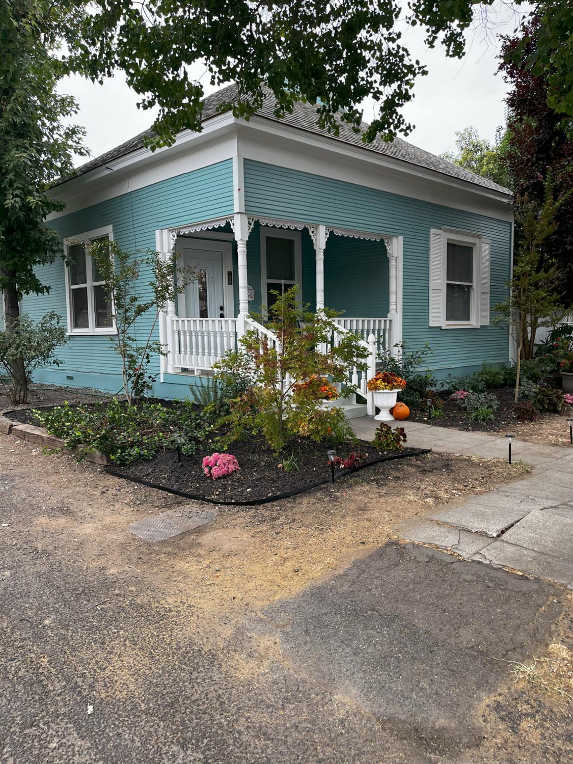 1659 Hazel Street Gridley, CA 95948 - Photo 3 of 70 front view of a house with potted plants