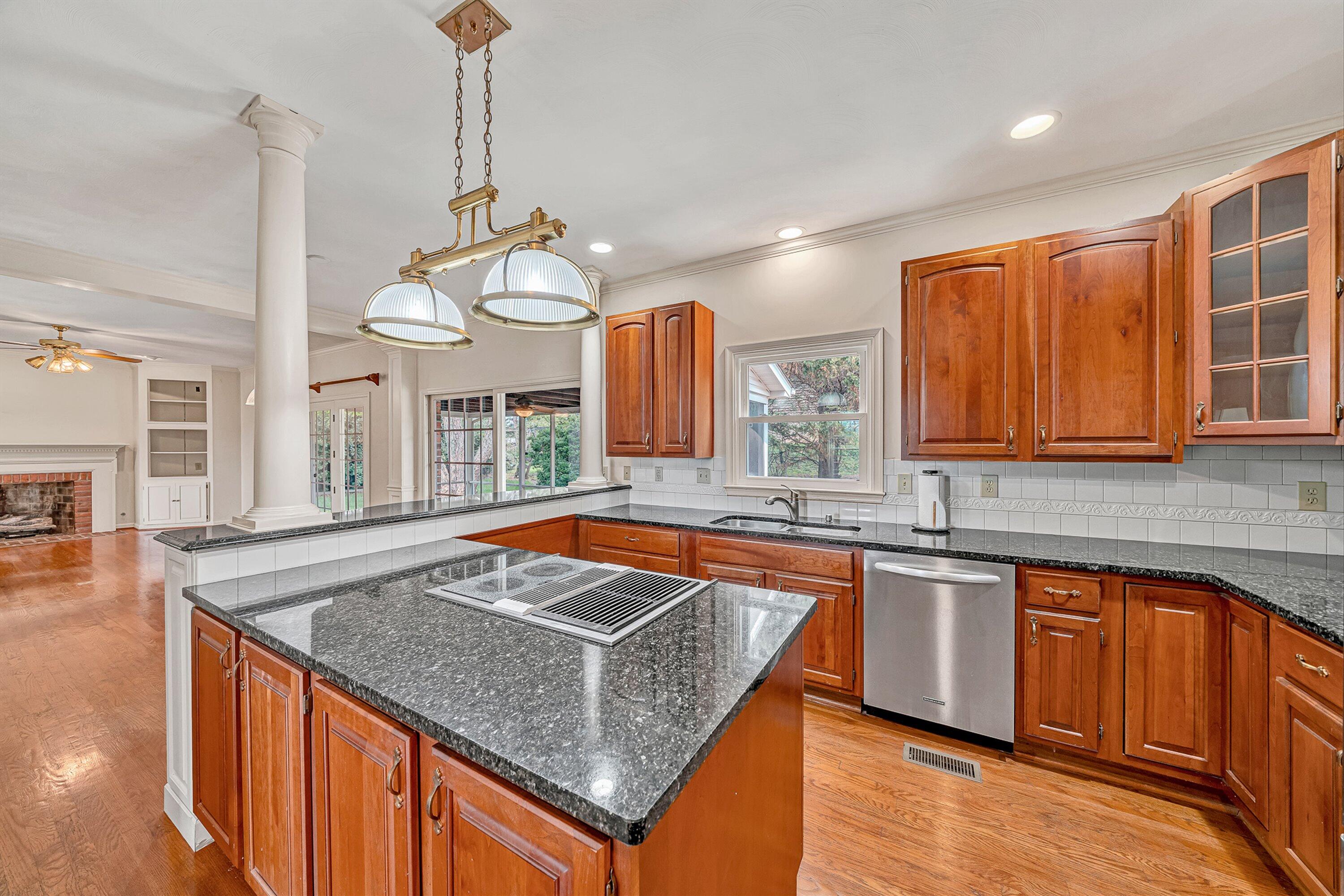 1840 Mountain View Road Vinton, VA 24179 - Photo 11 of 47 11-VM-05634