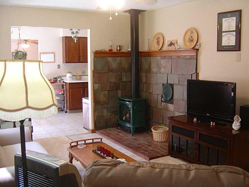 331 Betts Road Orrington, ME 04474 - Photo 12 of 33 Living Room.