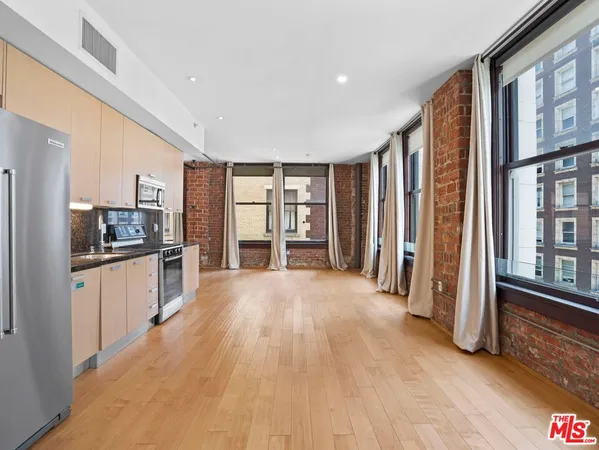 $2,495 | 460 South Spring Street, Unit 512, Los Angeles, CA 90013