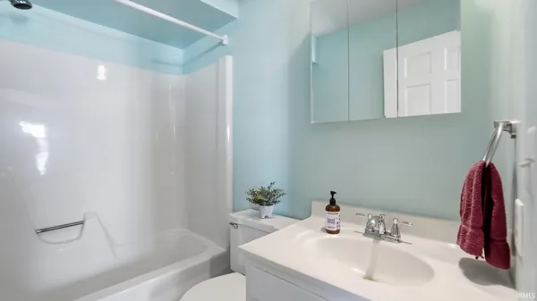 $284,900 | 6136 Landmark Drive, Fort Wayne, IN 46815