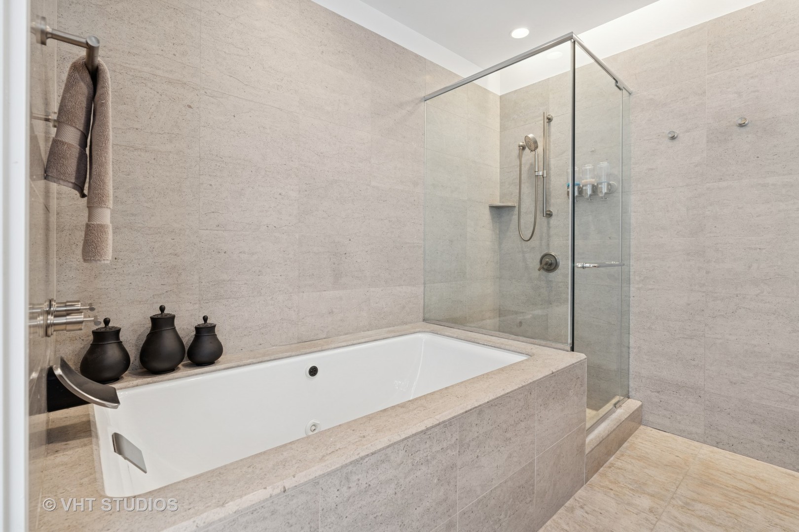 401 North Wabash Avenue, Unit 75E Chicago, IL 60611 - Photo 8 of 32