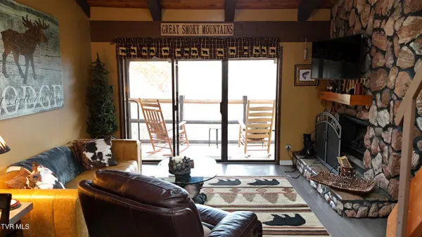 $179,900 | 1081 Cove Road, Unit 1033, Sevierville, TN 37876