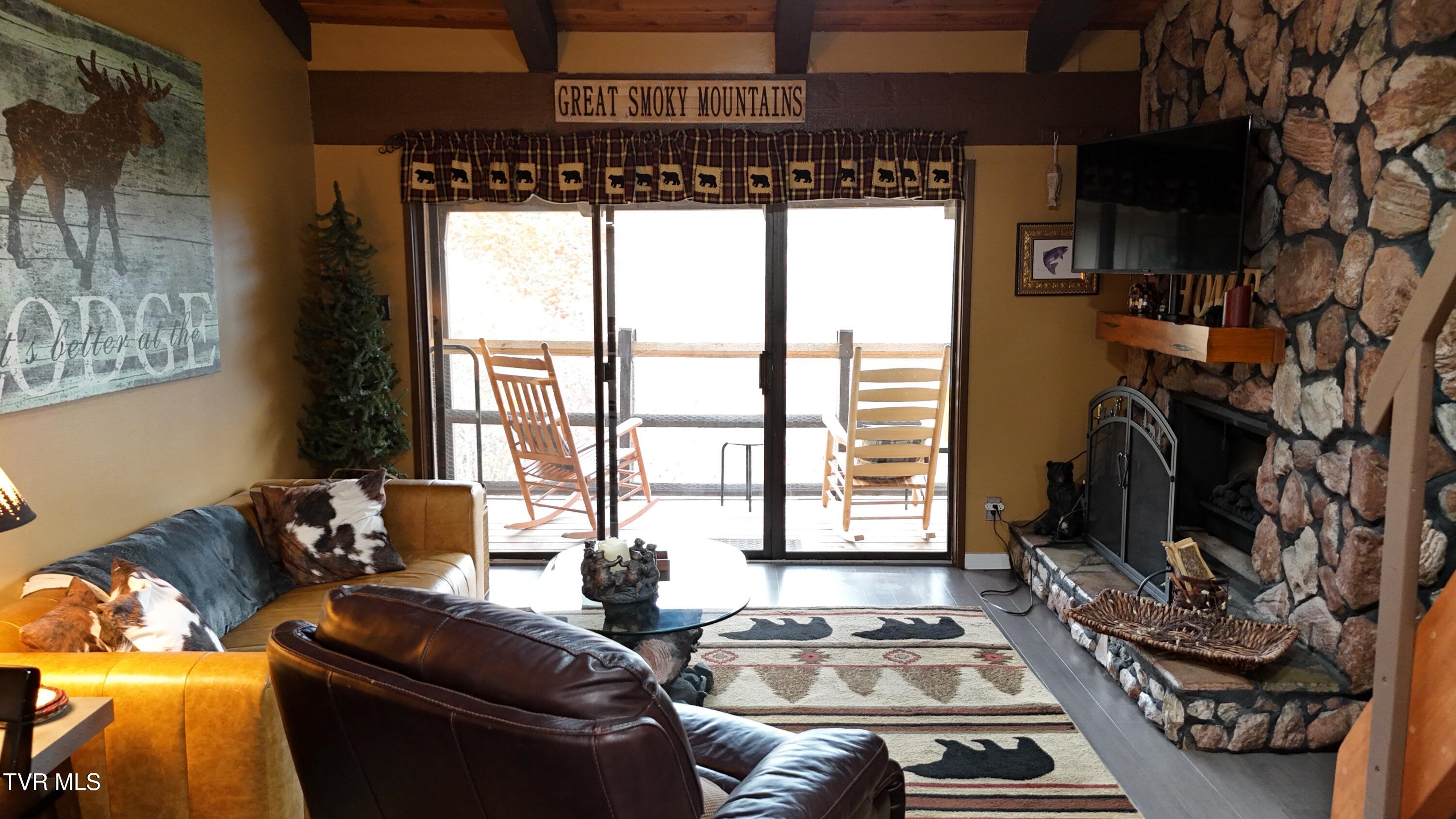 1081 Cove Road, Unit 1033 Sevierville, TN 37876 - Photo 13 of 57 dji_fly_20241120_150610_0915_17322001910