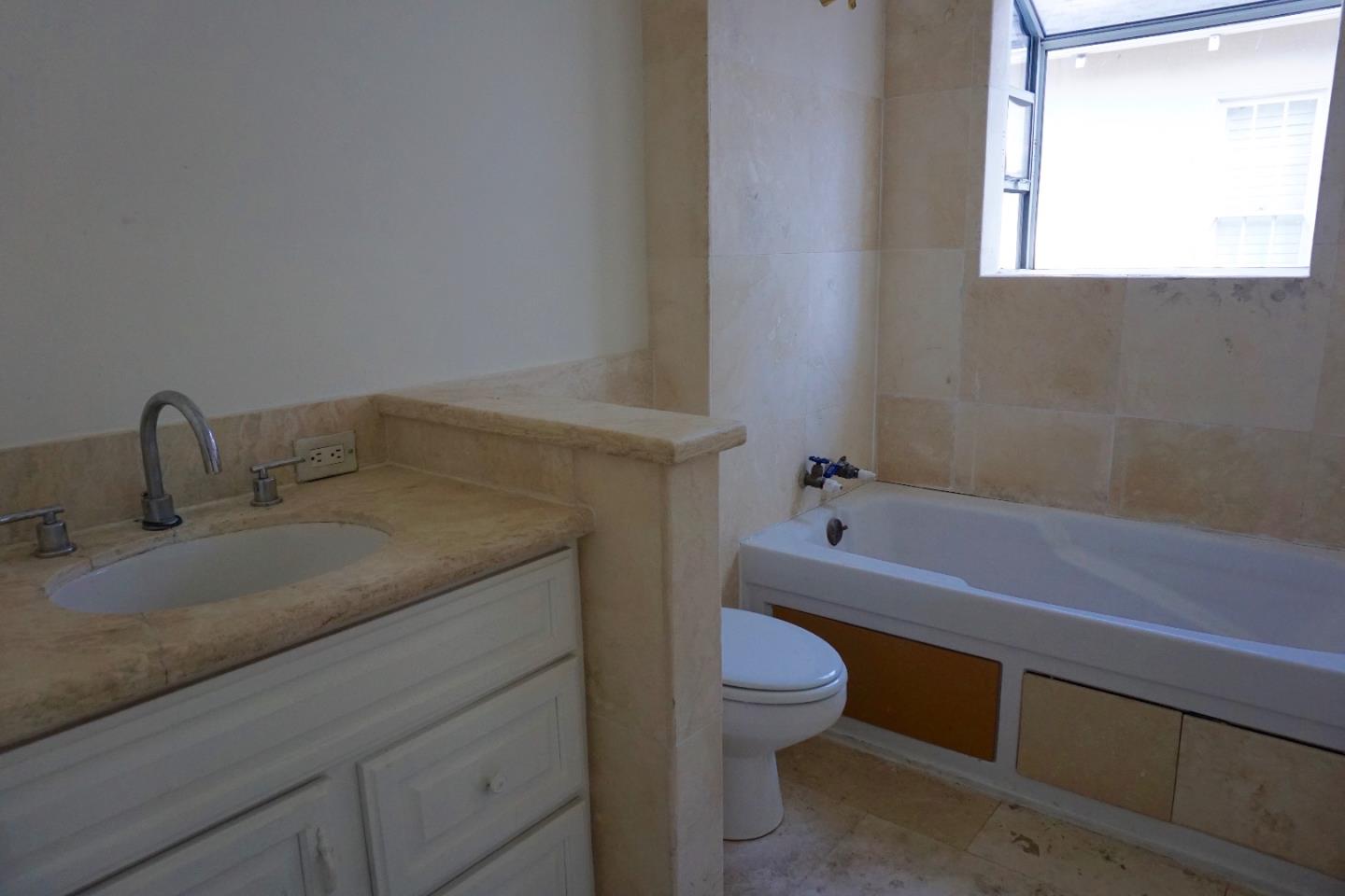 1228 Rhus Street San Mateo, CA 94402 - Photo 10 of 20 Gallery Image 10