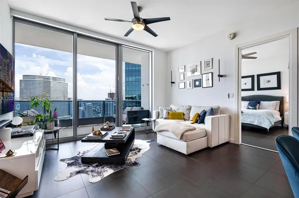 $875,000 | 200 Biscayne Blvd Way, Unit 4812, Miami, FL 33131