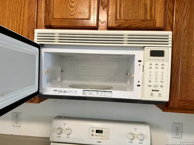 a view of a backyard with pathway