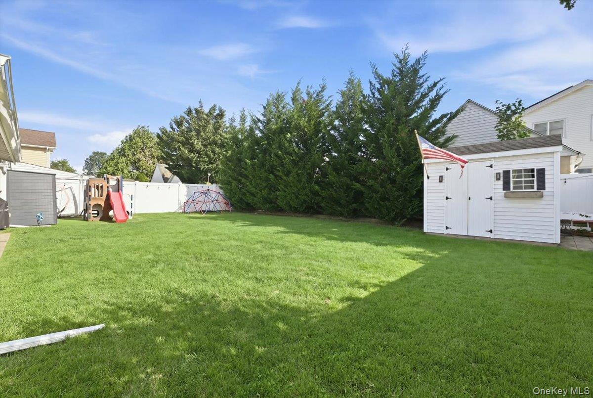 67 Raff Avenue Mineola, NY 11501 - Photo 25 of 30 Gallery Image 25