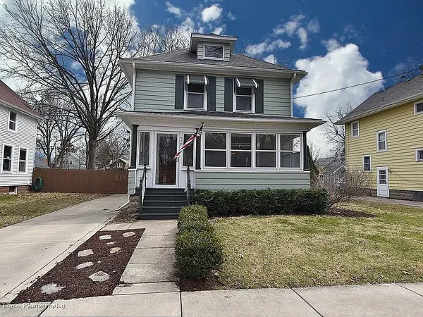 $289,900 | 519 Palace Street, Aurora, IL 60506