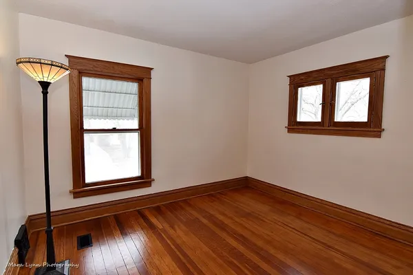 $289,900 | 519 Palace Street, Aurora, IL 60506