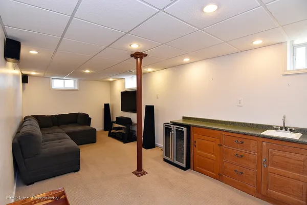 $289,900 | 519 Palace Street, Aurora, IL 60506