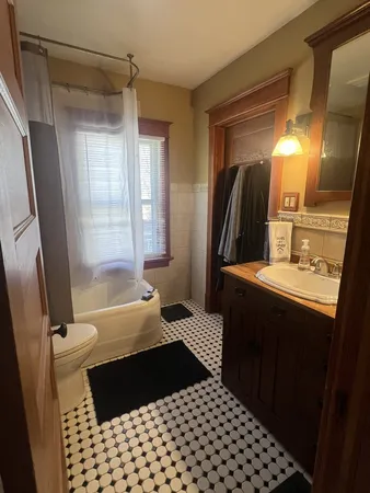 $289,900 | 519 Palace Street, Aurora, IL 60506