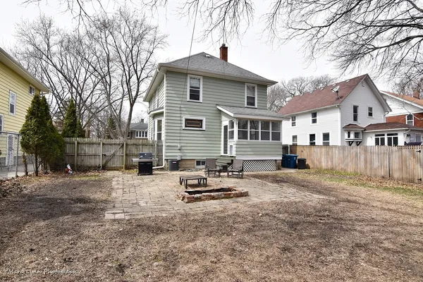 $289,900 | 519 Palace Street, Aurora, IL 60506