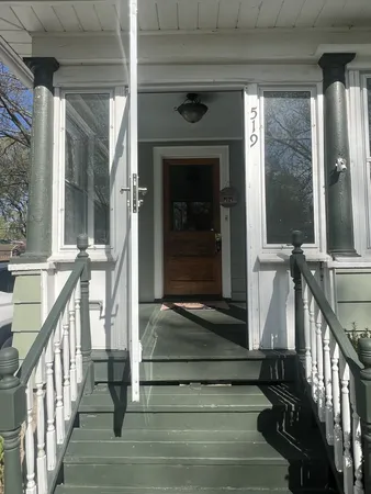 $289,900 | 519 Palace Street, Aurora, IL 60506