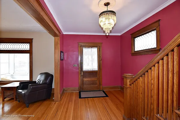 $289,900 | 519 Palace Street, Aurora, IL 60506