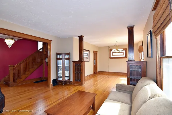 $289,900 | 519 Palace Street, Aurora, IL 60506