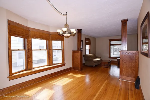 $289,900 | 519 Palace Street, Aurora, IL 60506