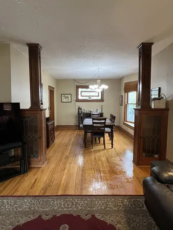 $289,900 | 519 Palace Street, Aurora, IL 60506