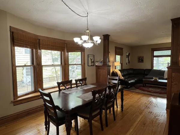 $289,900 | 519 Palace Street, Aurora, IL 60506