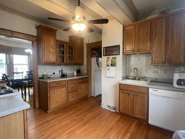$289,900 | 519 Palace Street, Aurora, IL 60506