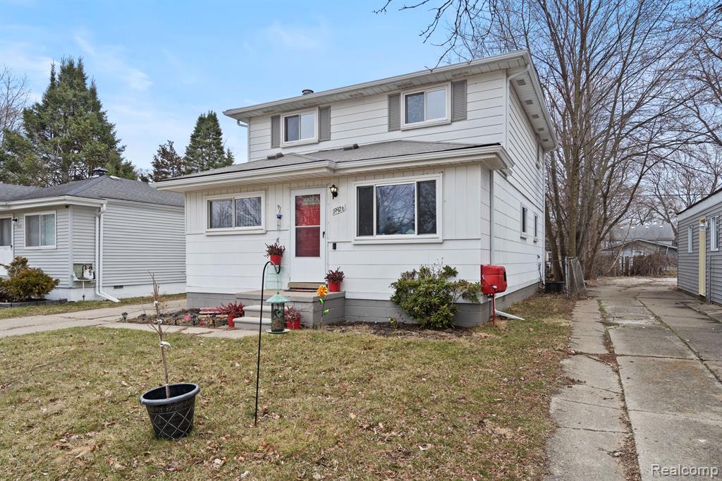 19926 Rensellor Street Livonia, MI 48152 - Photo 2 of 21