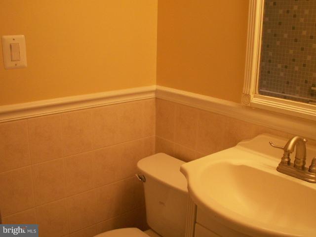 3418 Annandale Road Falls Church, VA 22042 - Photo 2 of 30 Bath 4