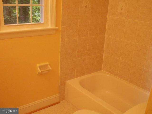 3418 Annandale Road Falls Church, VA 22042 - Photo 4 of 30 Bath 2