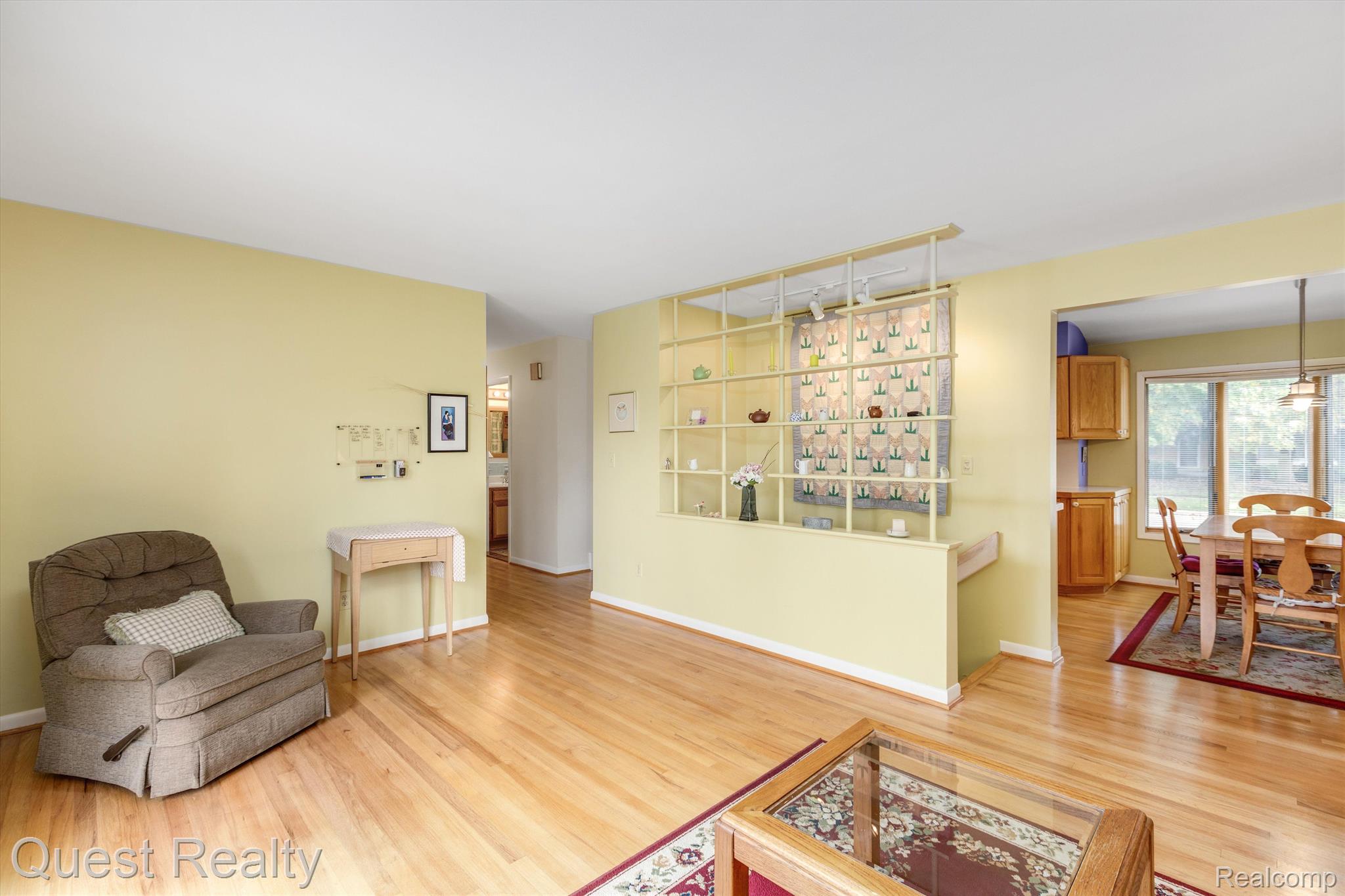 1401 Sycamore Drive Rochester, MI 48307 - Photo 15 of 45 living room