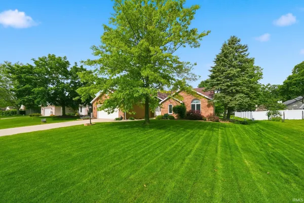 $348,500 | 2204 Cedarwood Way, Fort Wayne, IN 46804