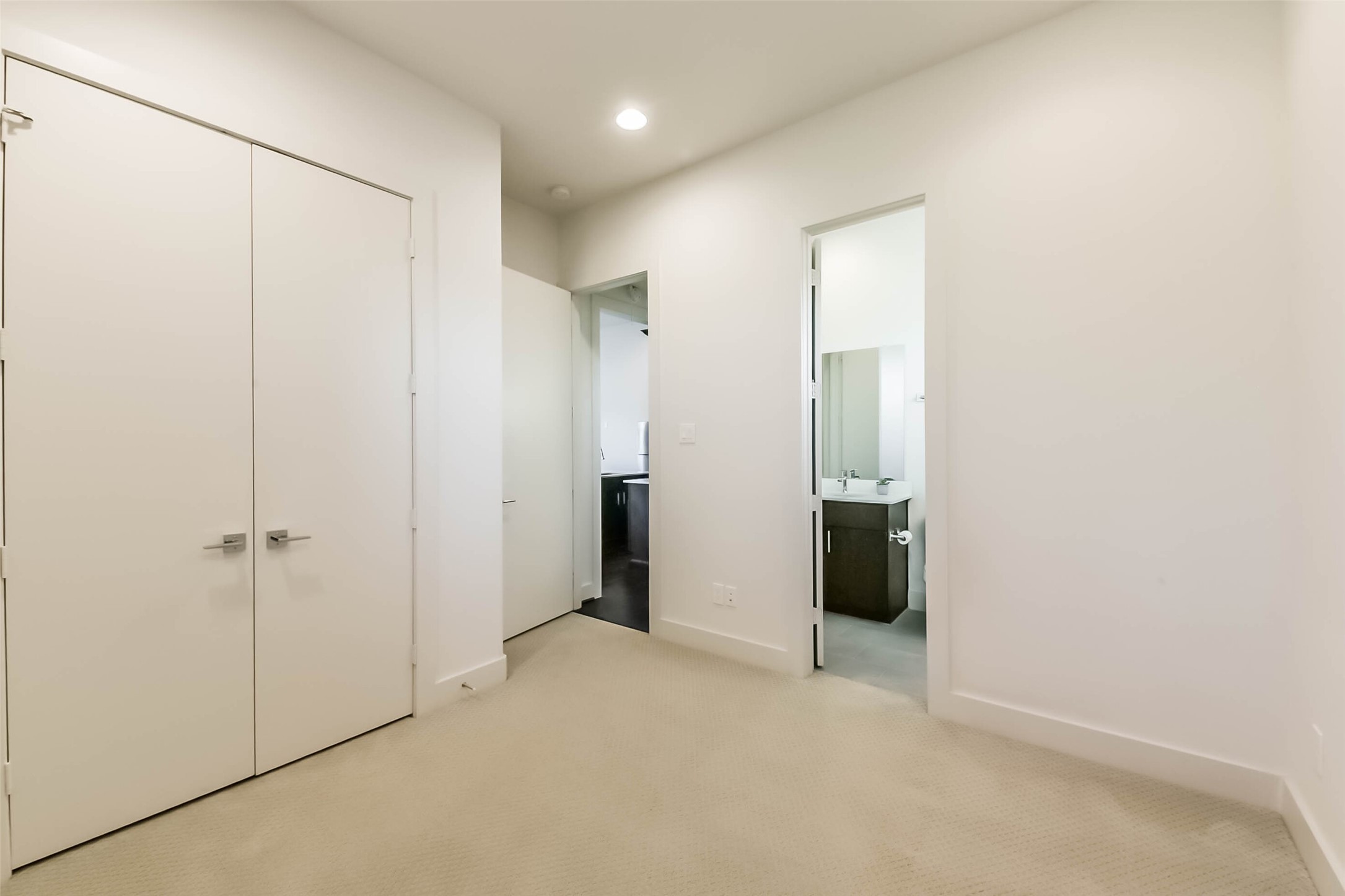 3206 North MacGregor Way, Unit A Houston, TX 77004 - Photo 22 of 30 a view of an empty room