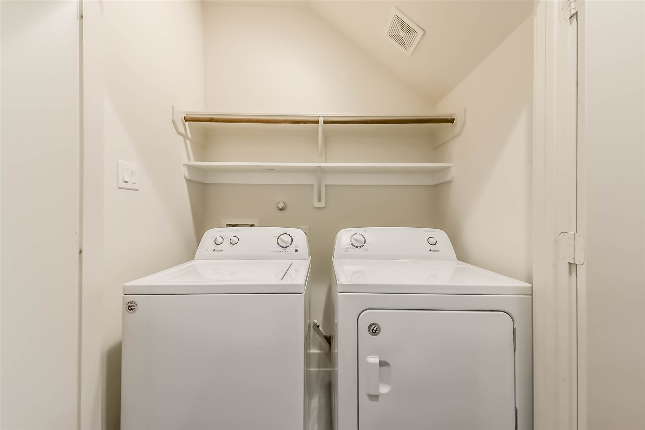 3206 North MacGregor Way, Unit A Houston, TX 77004 - Photo 27 of 30 a utility room with dryer and washer